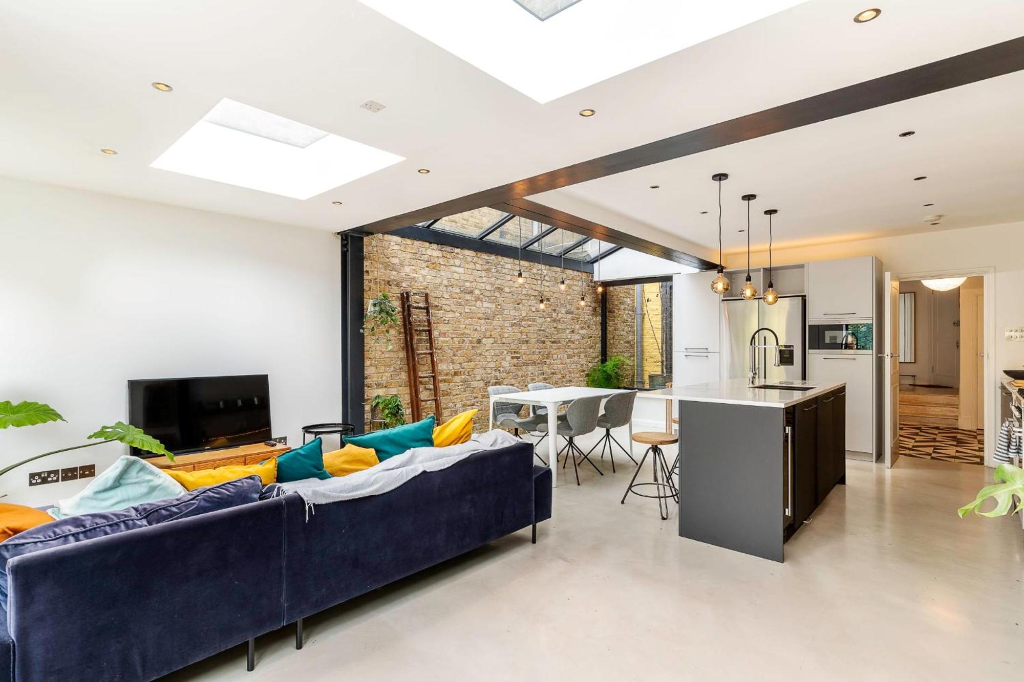 Spacious And Charming Brixton Londra