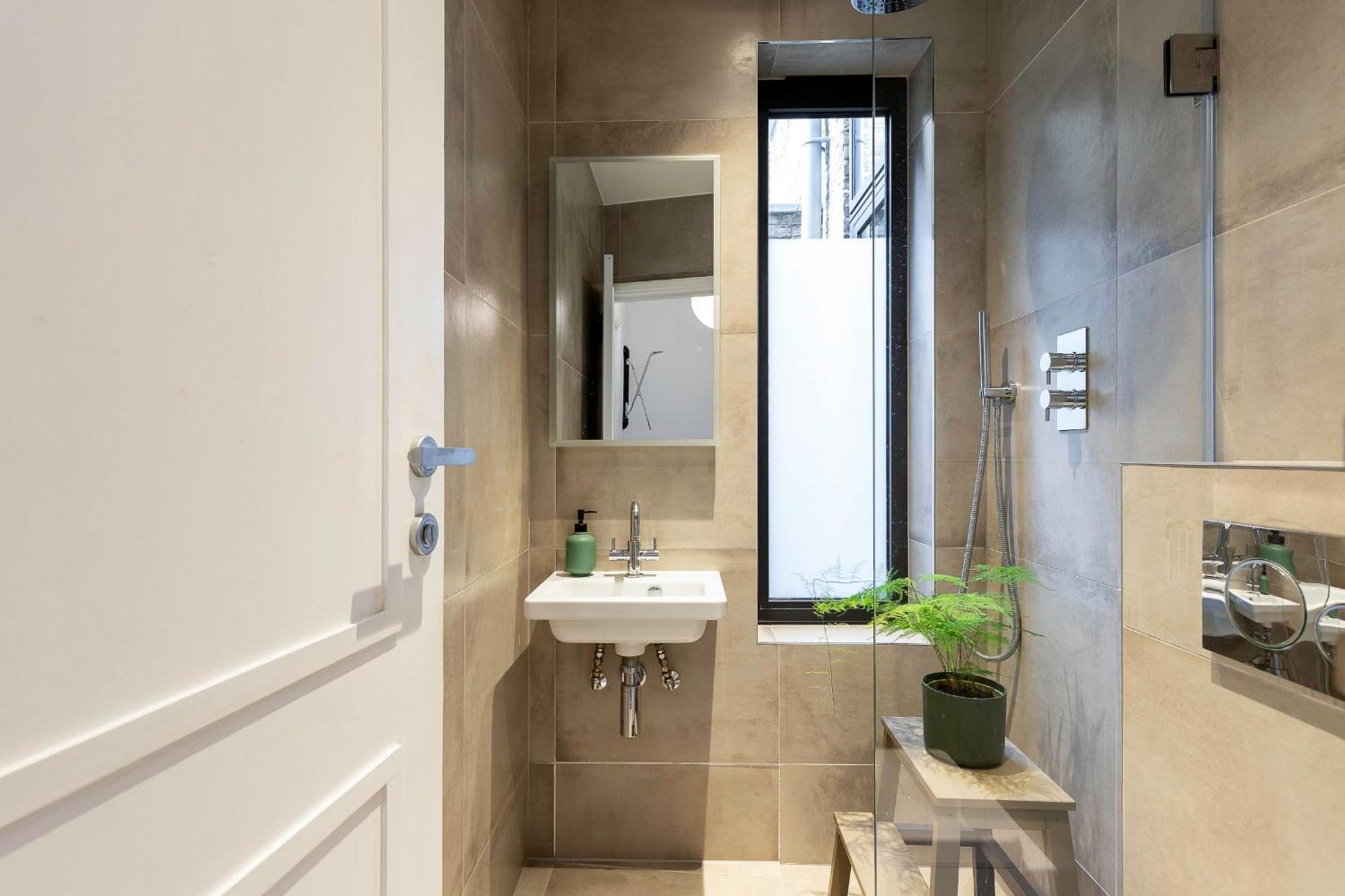 Spacious And Charming Brixton Londra