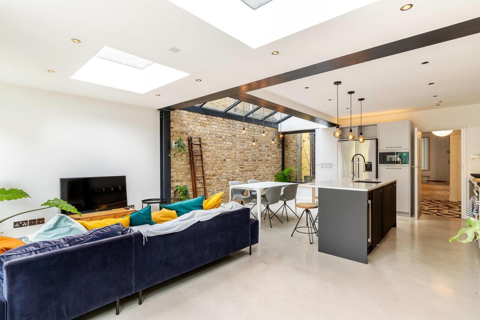 Spacious And Charming Brixton Londra